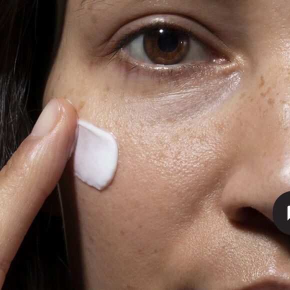 Evio Pore-fect Primer Matte Finish MSRP $24 soothing, reduces redness -new - Picture 5 of 7